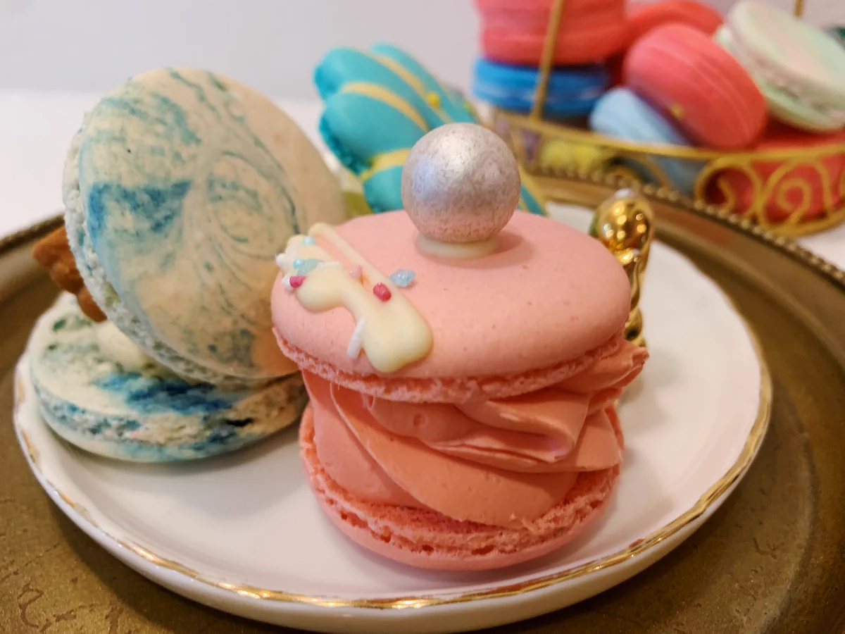 可愛らしい大きめサイズのマカロンを食べられるカフェ「ママロン」。いろいろなフレーバーのマカロンを堪能できます。