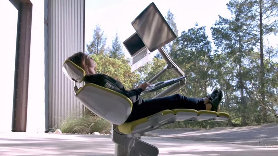 mt_Millar's tweet photo. May have found the solution to the #MondayMood - a lie-down desk! https://t.co/LJMyHWWRMK https://t.co/SWwuDLO4Zh