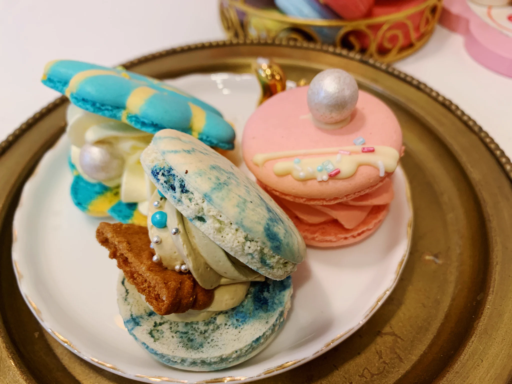 可愛らしい大きめサイズのマカロンを食べられるカフェ「ママロン」。いろいろなフレーバーのマカロンを堪能できます。