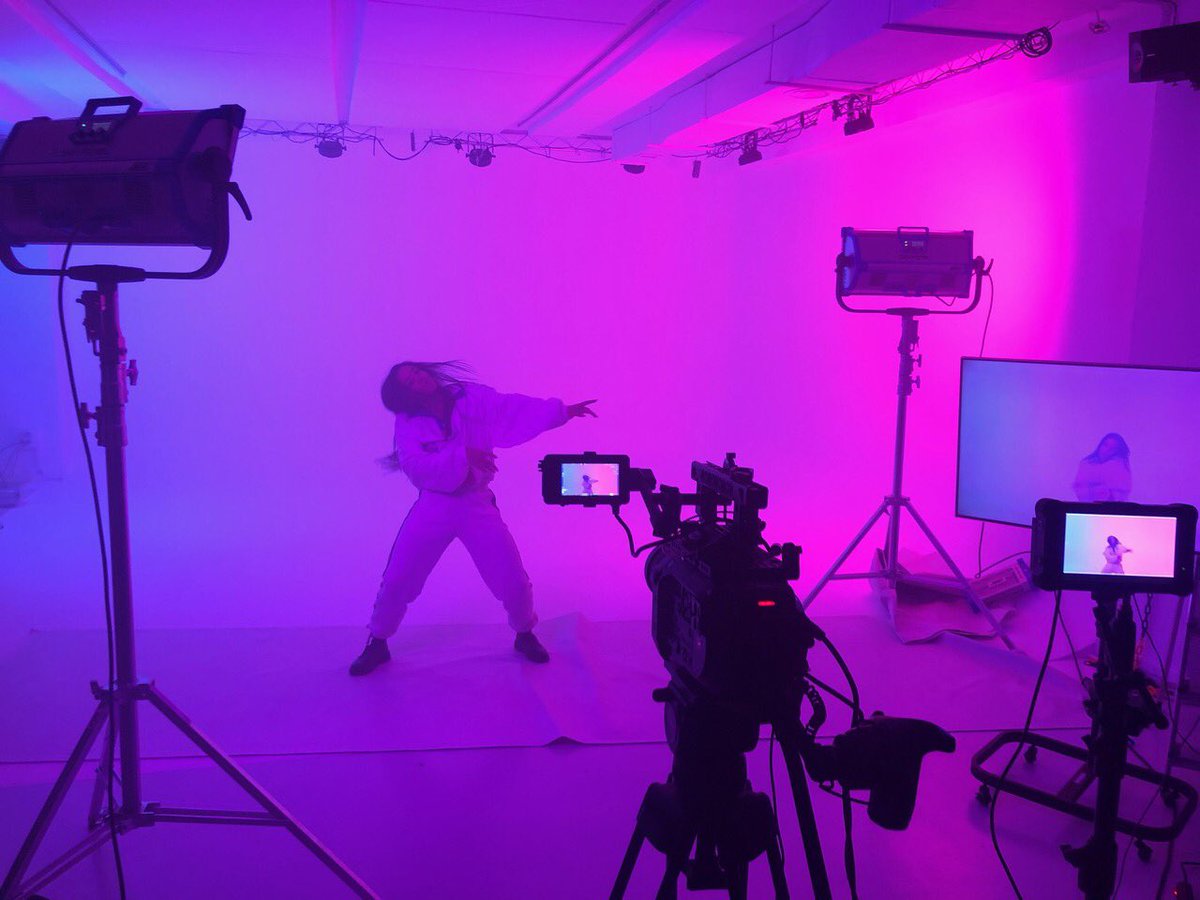 recamarapro's tweet photo. Estuvimos recientemente grabando en nuestro #plató un #videoclip con todos nuestros medios técnicos.

Recuerda que podemos hacerte el vídeo que quieras. Tenemos plató pintado tanto en #croma como en blanco, con barras de luz y una gran cortina negra aislante. https://t.co/AkYP97iEfI