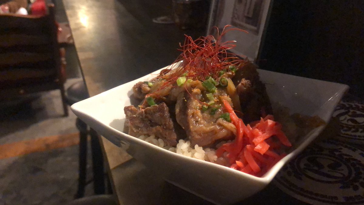 ট ইট র 寺島武志 先ほどのツイート見た友人のお店からこっちも宣伝しろと来たので早速 笑 足立区西新井大師の時元の牛トロ丼 その名の通りトロトロに煮込んであって 味が滲みててめっちゃ美味いです お弁当も10個以上から配達やってるので是非