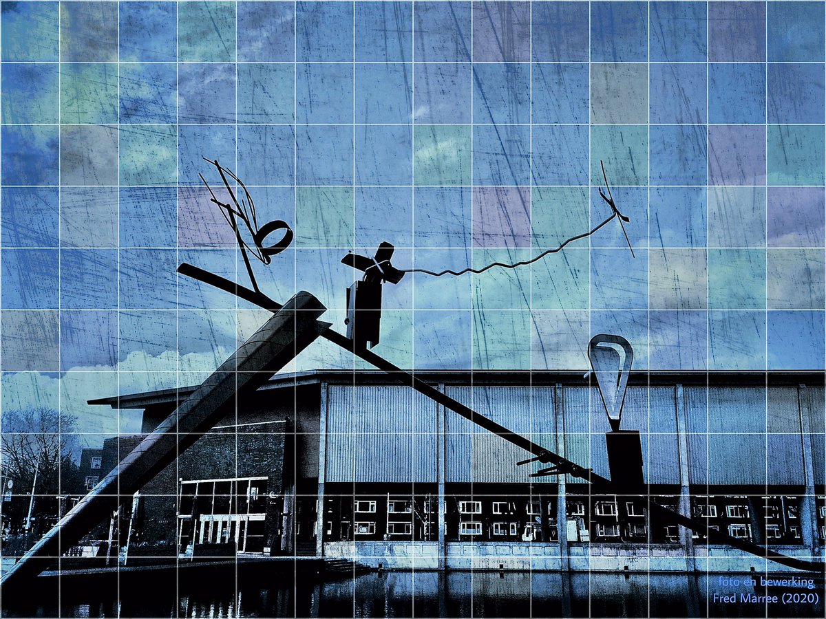 FredMarree's tweet photo. Ook dit is Rotterdam. 
Sculptuur van #AukeDeVries in de vijver van Het Nieuwe Instituut (v/h het NAi) pal tegenover de ‘ExPot’ (het in aanbouw zijnde Depot van museum Boijmans-van Beuningen)...
#rotterdam #museumpark #hetnieuweinstituut #ExPot #depot #boijmans #museum https://t.co/SHz678UMHm