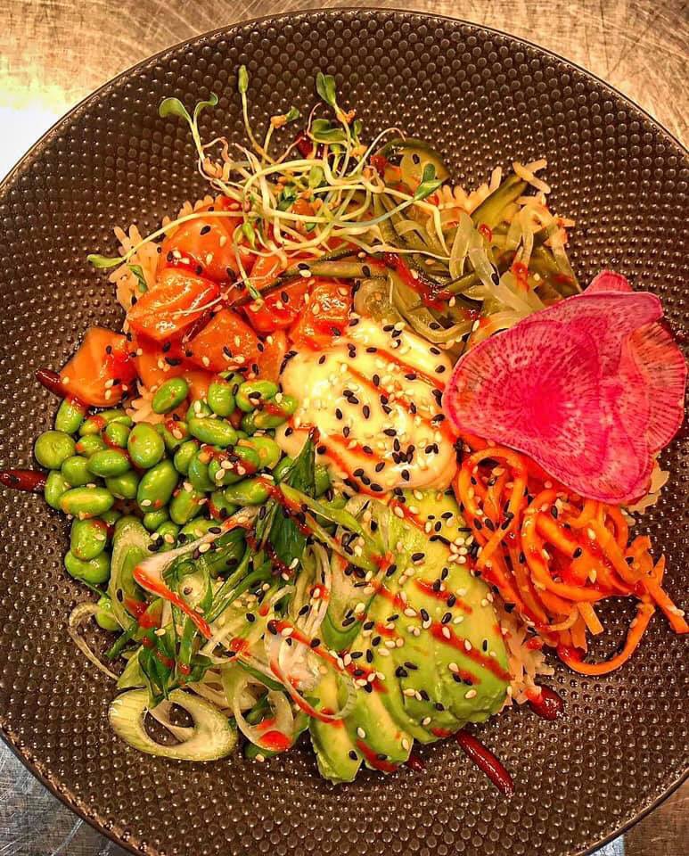 StruisInfo's tweet photo. Pokébowl. Het blijft 1 van onze lunch-toppers. Te verkrijgen met gemarineerde zalm, krokante kippendij of de vegetarische variant met paddenstoelen🌟
#food #ridderkerk #kinderdijk #molens #windmills #struis #chef #lekkereten #fresh #vers #ontbijt #lunch #diner #borrel #hightea https://t.co/ryI4tsBLpU