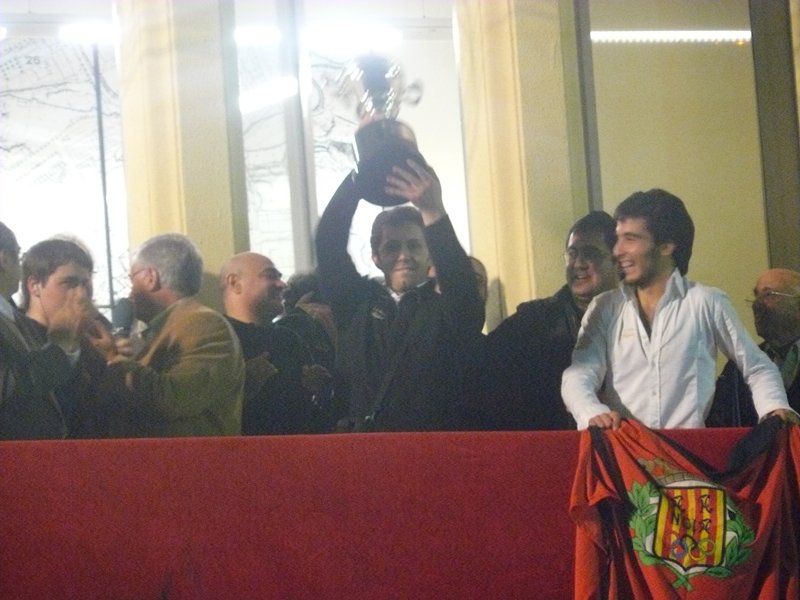 cenoia's tweet photo. 🗓️⏪ #AvuiFa 12 anys (2/3/2008) el @CENoia @Freixenet guanyava la 2a #copaOK a Igualada, superant el @clubpativic als penals. L'únic gol de la tanda el va fer Pere Varias, actual entrenador. Pel camí van superar al @HockeyclubLICEO (3-1) i @blaneshc (3-2).

#somNoia #santsadurni https://t.co/SRyfNTWdwf