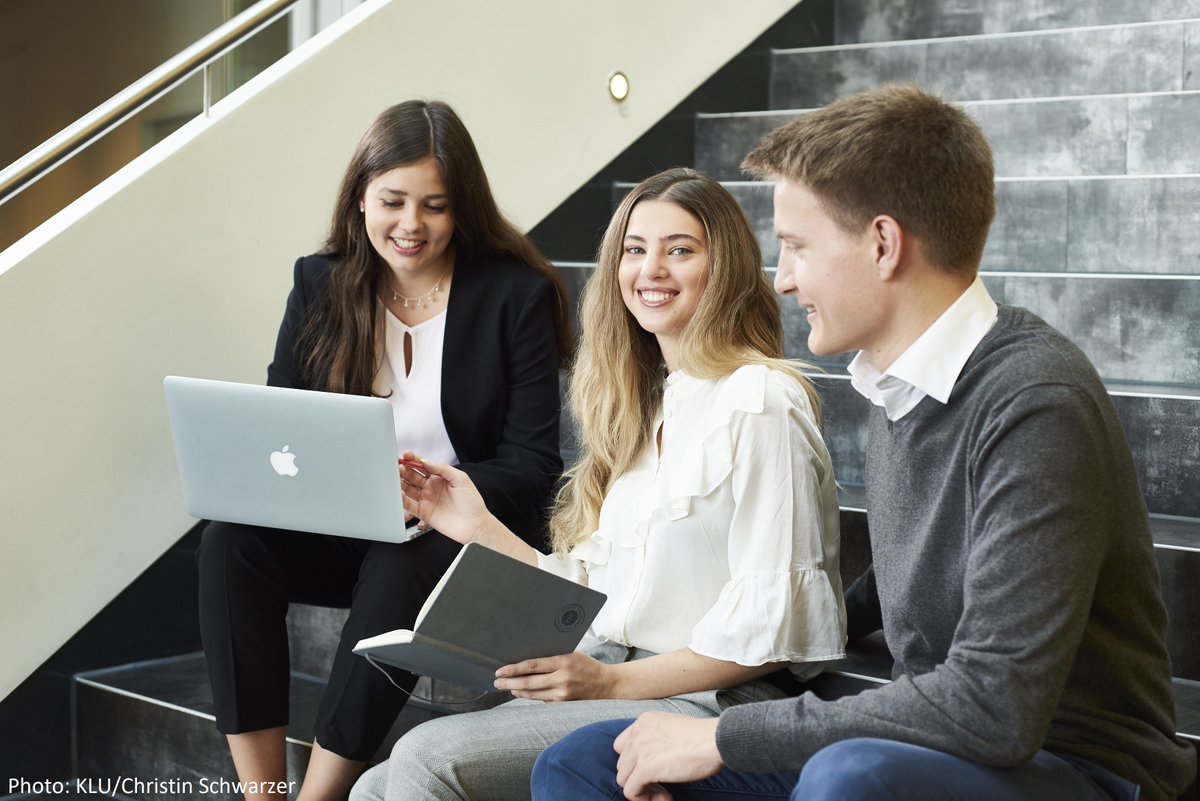 klugloal's tweet photo. KLU receives this year's award for "Favorite University in Germany" by @StudyCheck_DE! Students gave KLU 4.7/5 stars and 100 percent would recommend it to a friend – thank you! https://t.co/aNGcbePIEB #myKLU #award #Studycheck https://t.co/fIxlzNflaM