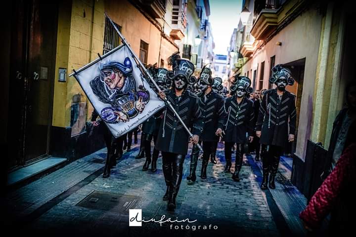 QuotesJca's tweet photo. Esta comparsa cantó
lo que le salió del alma
con letra, música y voz
han fabricado sus armas,

Y así por cada corazón
que se haya abierto con mi canto,
habrá valido esta revolución
más que lo que estoy cantando.

Los parias, 2006. https://t.co/3MPqxnewsc