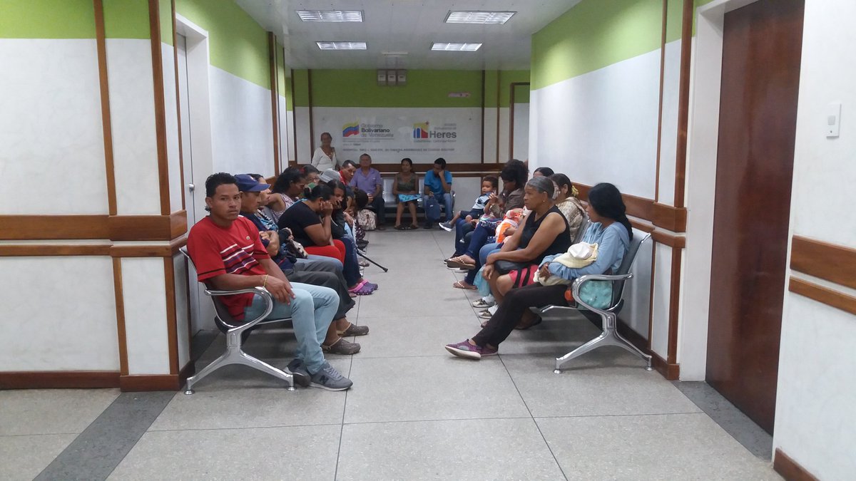 SaludMpalCBol's tweet photo. #02Marzo 🏥 Gracias a la gestión humanitaria del alcalde @comandosergioh el pueblo bolivarense cuenta con un servicio de salud gratuita y de calidad desde las 6:00 am
#PoderPopularAlFrente
#AngosturaDelOriconoesSalud @NicolasMaduro @dcabellor @HectoRodriguez @DrodriguezVen https://t.co/tGwSRwj4O3