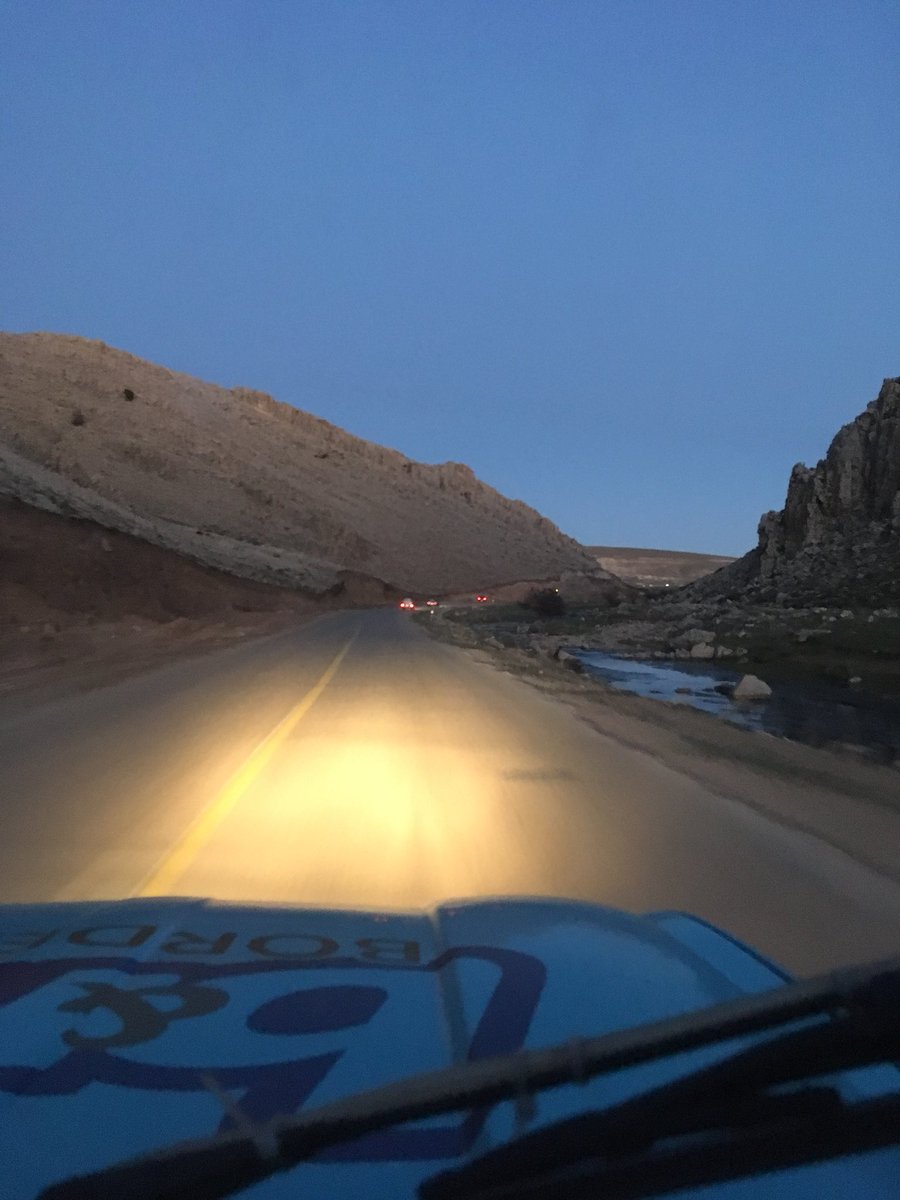 SquadraMassilia's tweet photo. [Jour 6] [dimanche] 🚙
Dimanche dernier, nous avons pris le bateau à 7h le matin (le levé à été difficile) puis quelques 600kms entre Tanger et le Bivouac de Boulajoul dans l’Atlas à 1700m de haut ! Nous avons eu froid ! #4LTrophy2020 
#CM4L https://t.co/DXZW1Fohdk