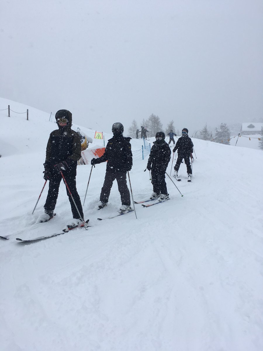 PPencelli's tweet photo. When piste skiing becomes off piste skiing. Snow up to our knees and it is still falling ❄️❄️❄️#snowday #nofriendsonpowderdays #fallingallover https://t.co/TuONAimvGC