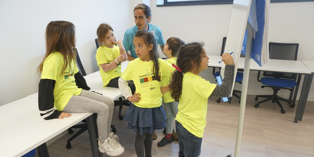 VASS_Company's tweet photo. 💡#Innovación, #Emprendimiento y #Conciliación se unen, por tercer año consecutivo, en los talleres #Thinkids organizados en días laborables no lectivos.
¿Por qué es una de las iniciativas que mayor repercusión tiene entre nuestros compañeros? ➡https://t.co/OjLND5LdPt
#People https://t.co/wBkqxOFYOz