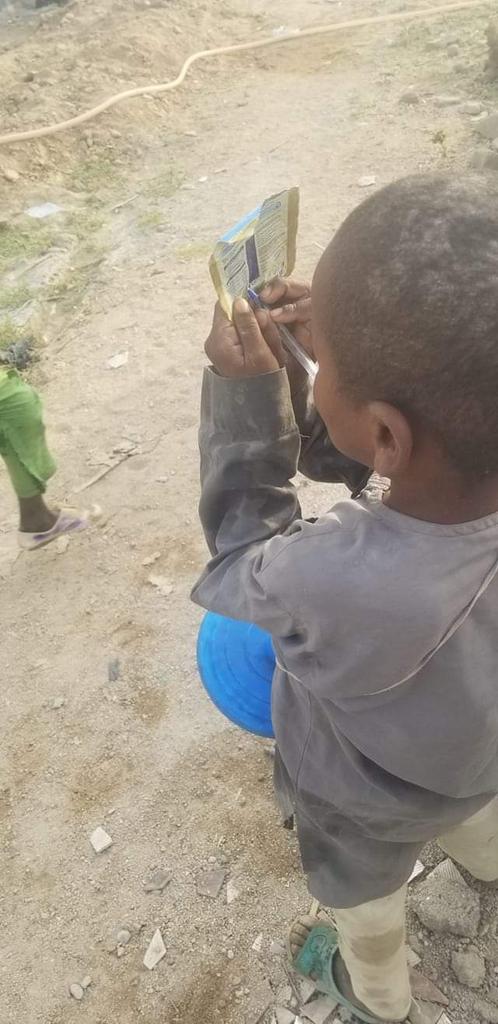 IsAlmajiri's tweet photo. Found this my friend trying so hard to write 📝 https://t.co/YdQ1sAMZCV