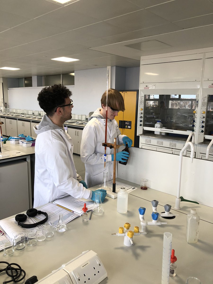 ArchiesScience's tweet photo. Now a bit of titration @LJMUAbsChem https://t.co/dELB9pWul2
