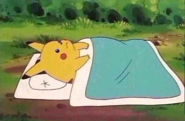 #BuenLunes y #FelizLunes para todos ustedes que se despertaron pensando si ir a trabajar valía la pena.
#QueVeo te regala este pikachu con crisis existenciales para que te sientas menos solo (?