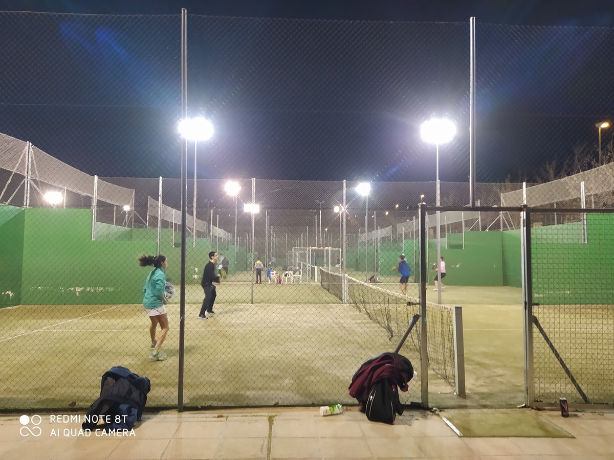 OcapaAlgete's tweet photo. Espectacular acogida del primer pozo de padel de 2020 en el Polideportivo de Algete. Pistas llenas de juego y diversión! 
Gracias a todos los participantes y en especial a Domino's Pizza por colaborar con el postpadel 🍕🍻

Nos vemos en la próxima! @DominosPizza_ES @Aytodealgete https://t.co/5LP9otzPPR