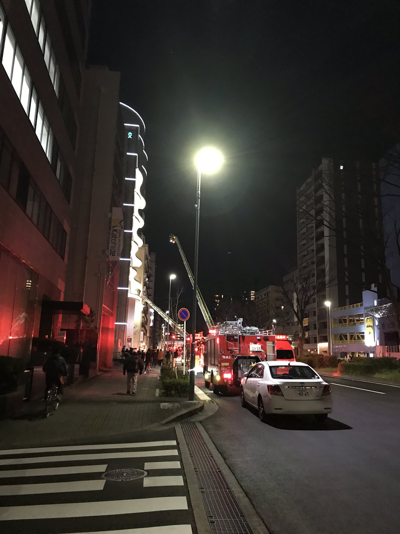 画像 上前津に消防車たくさん来てて 中部美容専門学校あたりがぐるっと通行止め T Co Tnerttomns まとめダネ