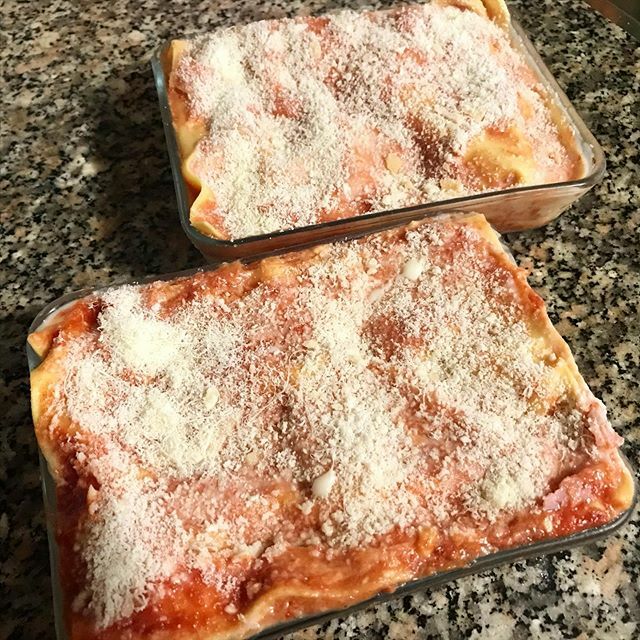 _vuvy's tweet photo. In qualche modo il tempo devo pur passarmelo😅 #lasagne #food #rainyday #freetime #bored #honemadefood https://t.co/6P9WfCVPKJ https://t.co/Ull2WYsHWp