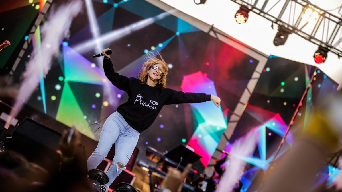 dhvanivinod's tweet photo. This was my first ever festival in Pune and my tenth show... You guys made it even more special ❤️
I loveddd performing for you all!
@gaana @Crossbladelive https://t.co/DRWMxq4YaP