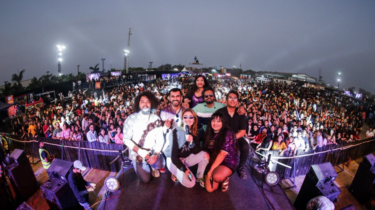 dhvanivinod's tweet photo. This was my first ever festival in Pune and my tenth show... You guys made it even more special ❤️
I loveddd performing for you all!
@gaana @Crossbladelive https://t.co/DRWMxq4YaP