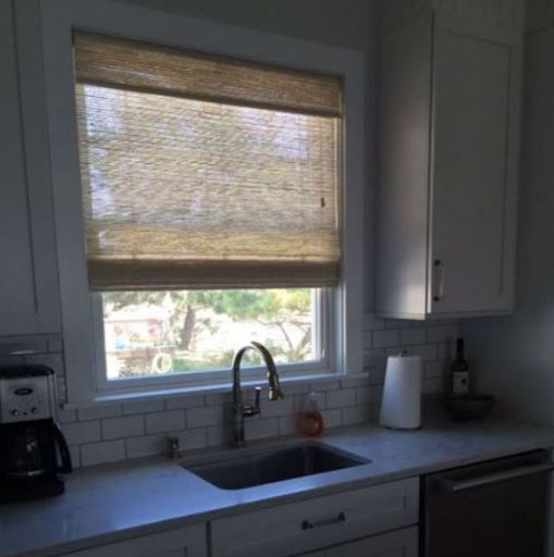 WindowTailors's tweet photo. Love the feel of this kitchen and the woven wood shade just finishes the look. Woven wood blinds are made of all natural fibers and wood.

#interiordesign #interiorinspiration #instadecor #windowtreatment #traditionalhome #interiordecorating #interiorwarrior #decorinspiration https://t.co/0pfvTQrzGo
