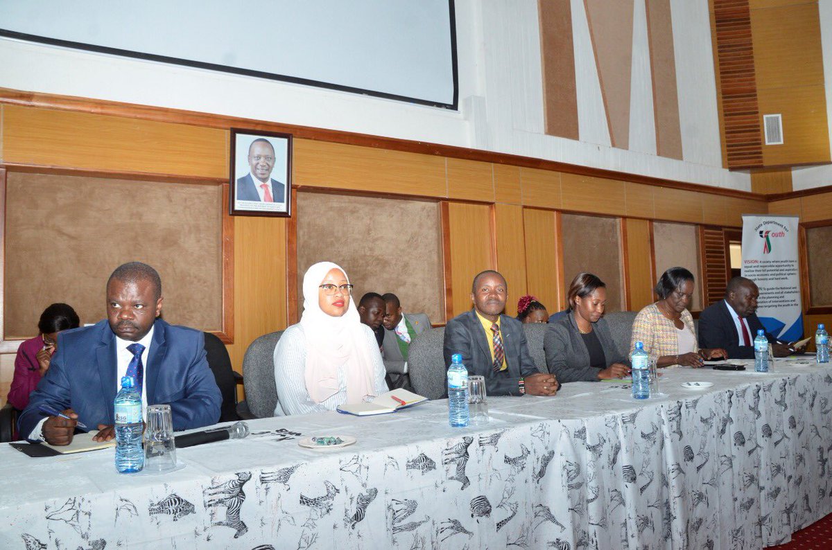 JKorir_K's tweet photo. Today, CS @mucheru  held a meeting with Field Youth Officers and Information Officers from across the country.  The 500+ officers agreed to work as a team to ensure Govt information and programmes reach the Youth. They shall be at the forefront to give Hope to our Youth. https://t.co/xxYISFbQA8