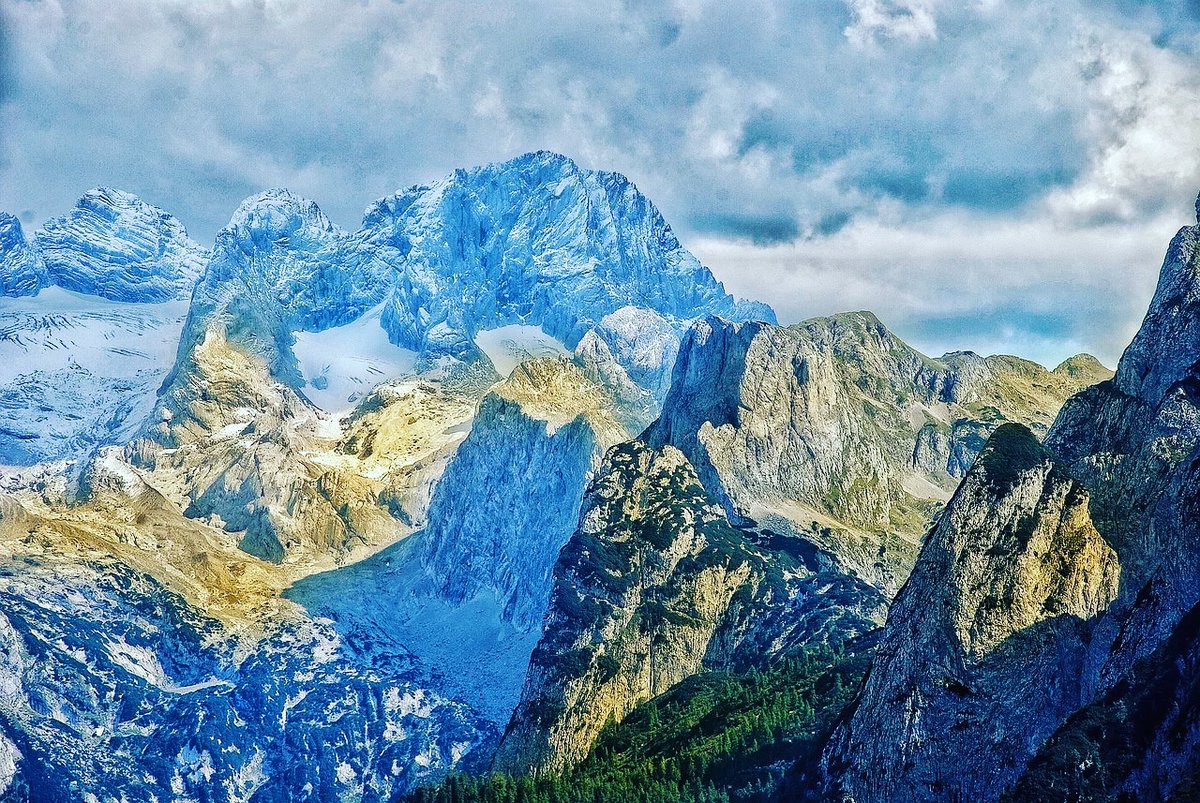 zeuriff's tweet photo. #HoherDachstein #Austria #Austrianmountain #mountain #NorthernLimestoneAlps #Alps #secondhighest #landscape #hiking #2700meters #Dachsteinsuspensionbridge #experience #scenery #breathtakingmoments https://t.co/mjyV96UFiO
