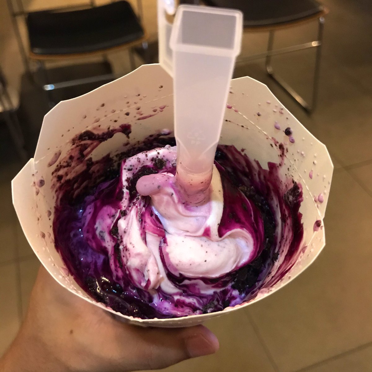 HazmiZulkafli's tweet photo. Blueberry McFlurry &amp; Blueberry Cream Cheese Pie so sedap arghhh 💜💜 https://t.co/LAH5CEPRrW