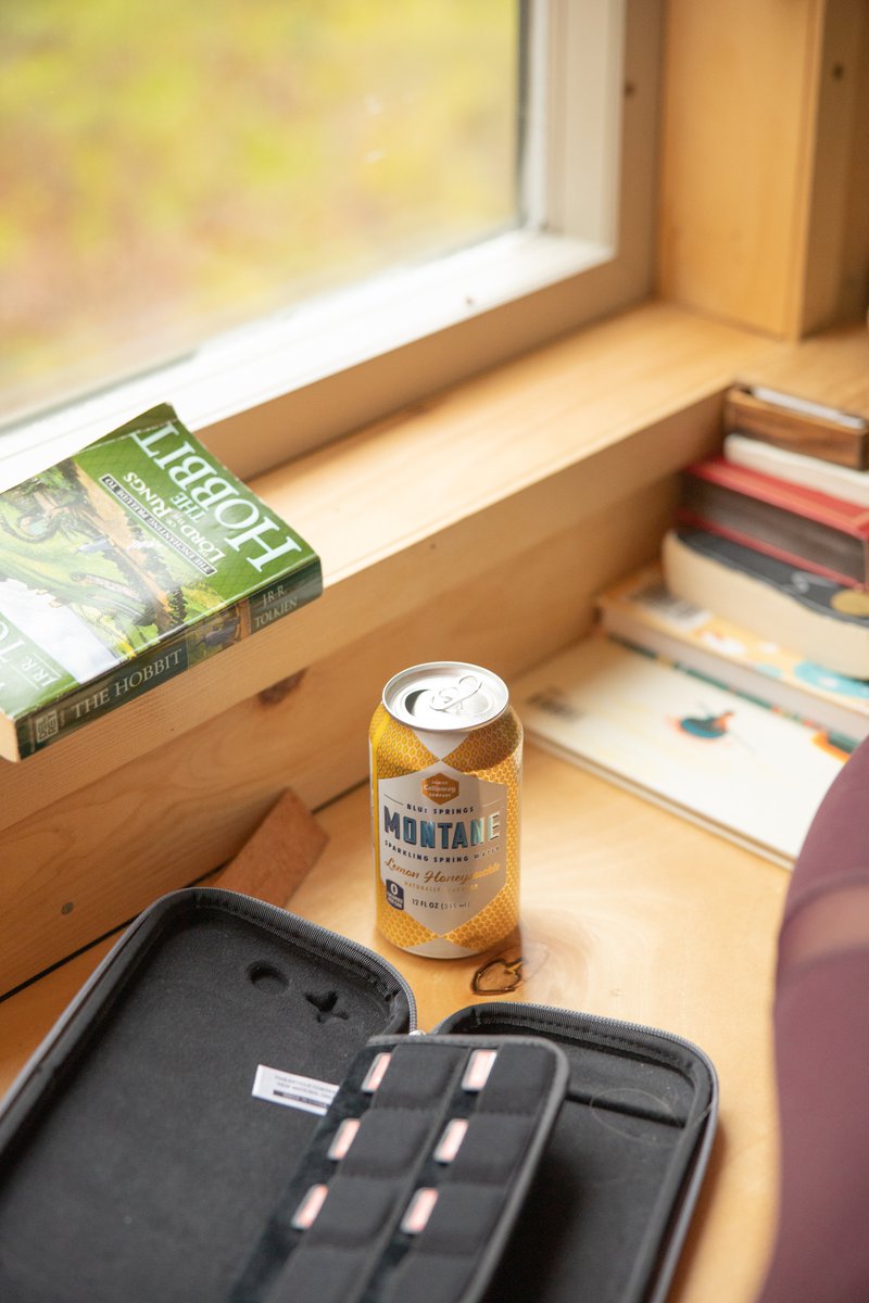 MontaneWater's tweet photo. Some of the purest water on the planet right here, y'all. ✨ #staysparkling #lemonhoneysuckle #sparklingwater https://t.co/XAVP2IsjOm