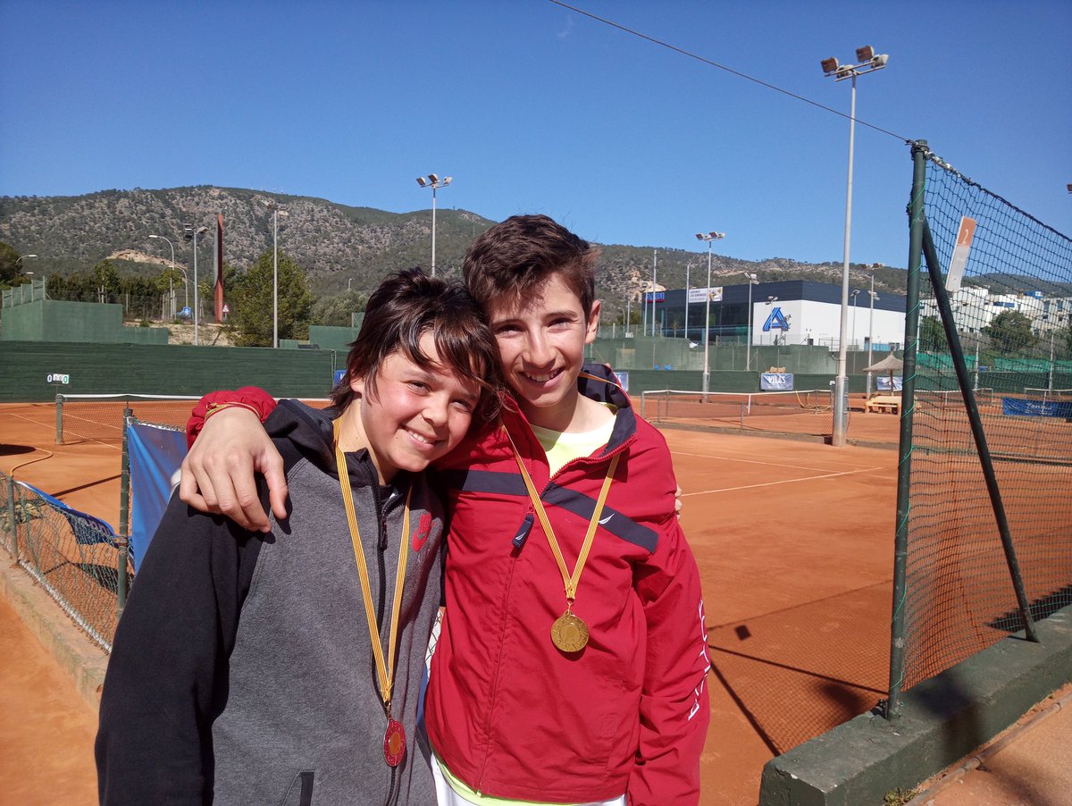 FTIB_tennis's tweet photo. 🏆 Cto. Baleares
🎾 II Categoría
🏟 @vilasacademy 

🚹Sub12
🥇Jaume FERRAGUT
🥈Pere MARTÍNEZ
🅱️ Adrià KAYA

🚹Sub14
🥇Guillermo ONIEVA
🥈Miguel SOLÀ
🅱️ Óscar MORENO

🚹Sub16
🥇Adrián CARRILLO
🥈Eric GONZÁLEZ

👏🏼 FELICIDADES‼️ https://t.co/AkEykxZO4L