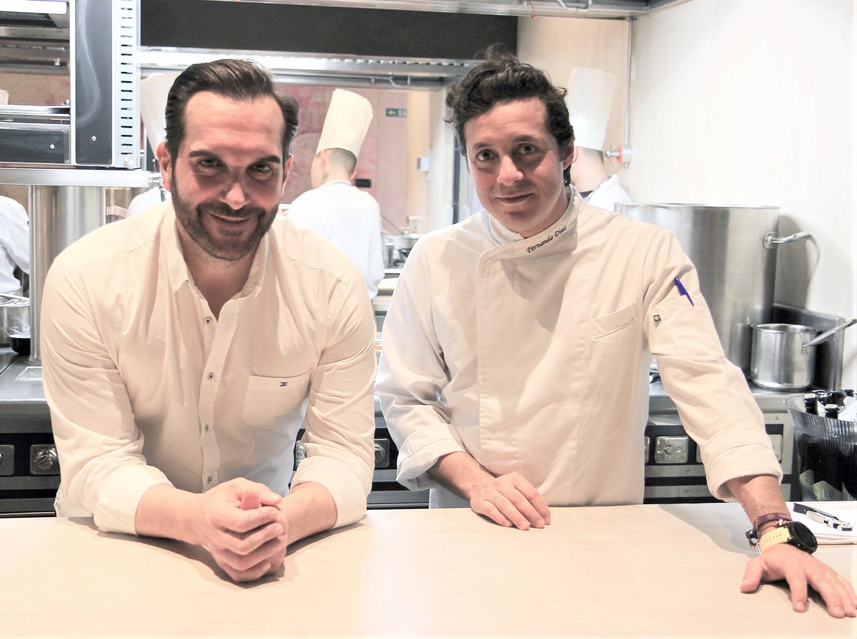 delascosasdelco's tweet photo. Jonay Hernández, el chef tinerfeño se presenta en Madrid, en el hotel Orfila, junto a sus chefs Mario Sandoval y Fernando Díaz @HotelOrfila 
https://t.co/lZNhJgMEE1 https://t.co/Q8PazwKpGp