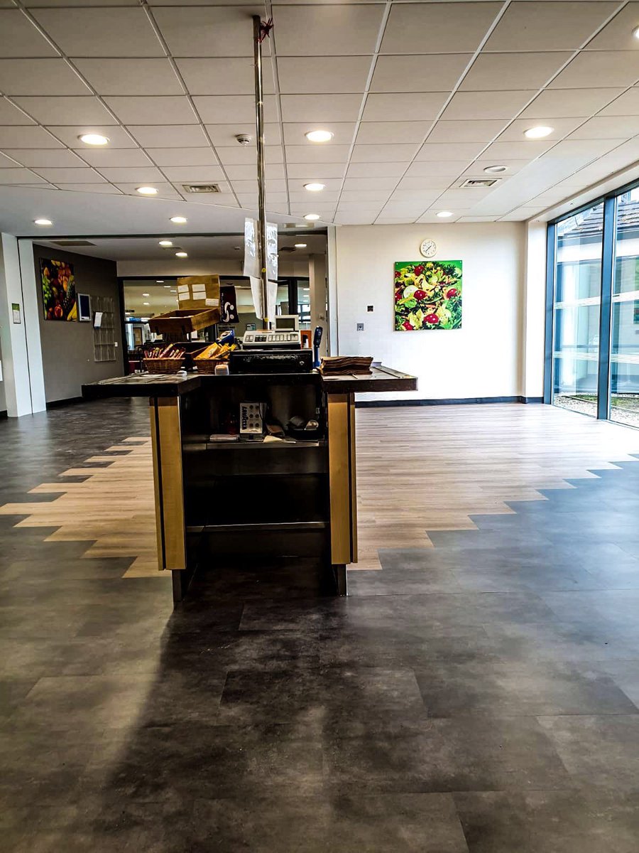 QCommercialLtd's tweet photo. Bringing the design to life
Well done for working through the weekend at St George’s Park Morpeth. Upgrading the café and restaurant with #sierraLVT #luxuryvinylflooring 

#Interiordesigner #qcommercialflooring #flooringsolutions #qcommercial  #construction #interiordesign https://t.co/O7fZ45uJtp