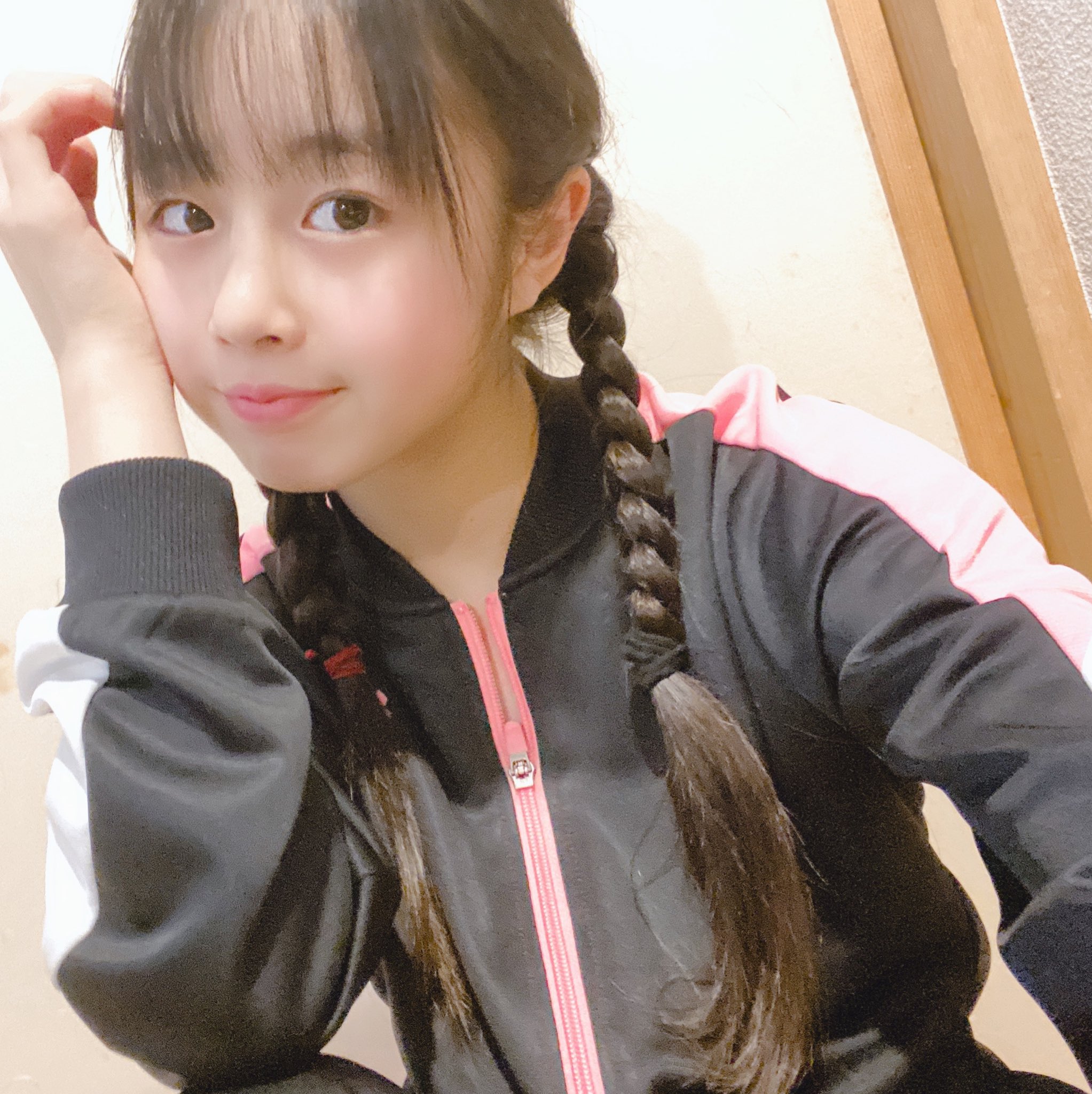 可愛いいツインテール女子中学生  /  X