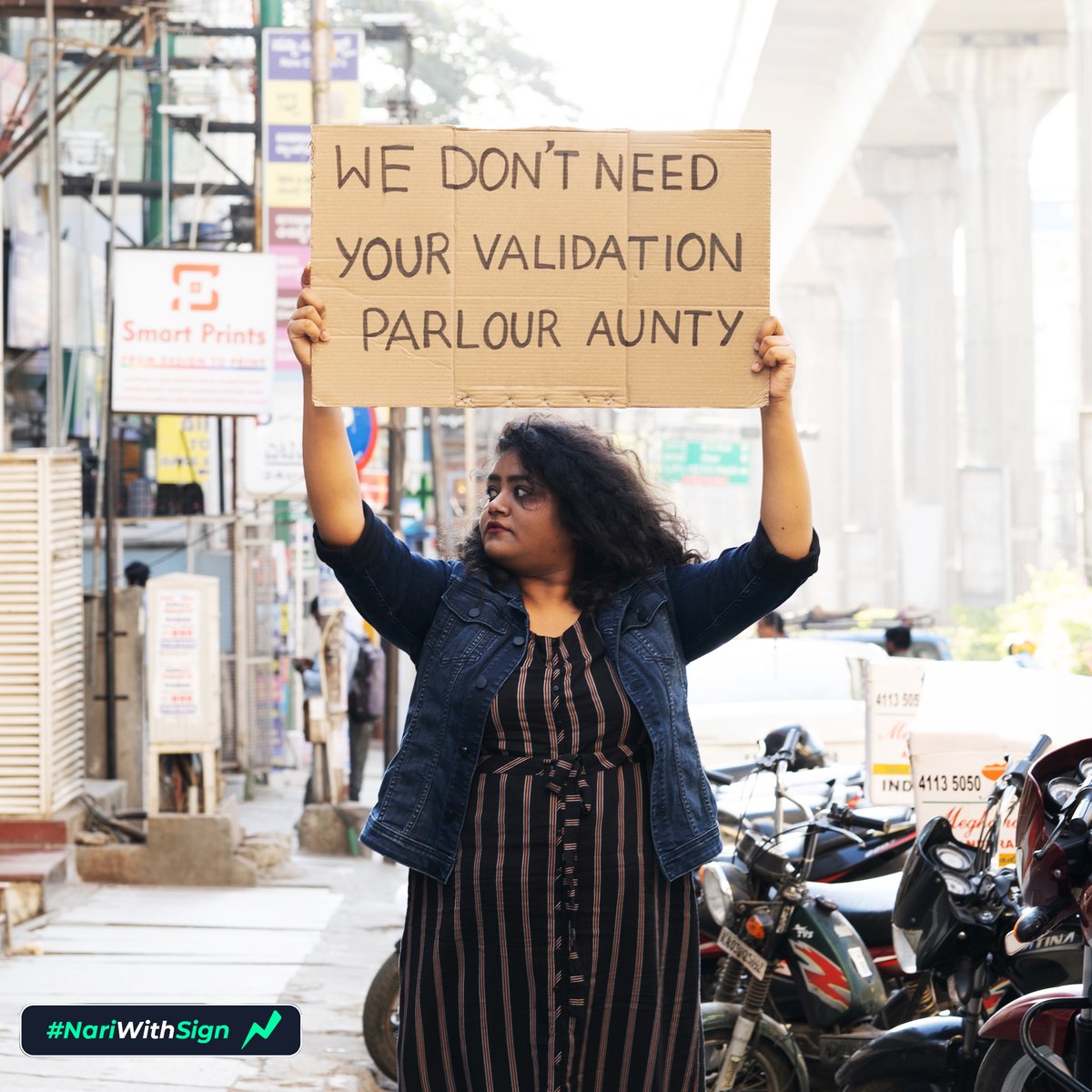 DunzoIt's tweet photo. Celebrating #WomensMonth! Changing signs for the changing times. Shaving off salon ki beauty standards, here's another #NariWithSign ♀ #GenerationEquality https://t.co/loBSkebfvw