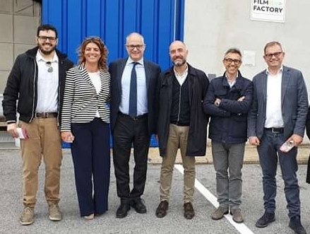 AloiseVeronica's tweet photo. Congratulazioni a #RobertoGualtieri, da stanotte deputato al Parlamento Italiano. 
#PartitoDemocraticodiFormello
#pdnetwork

https://t.co/lkBAU1ejTT https://t.co/LUZ7nkdUVW