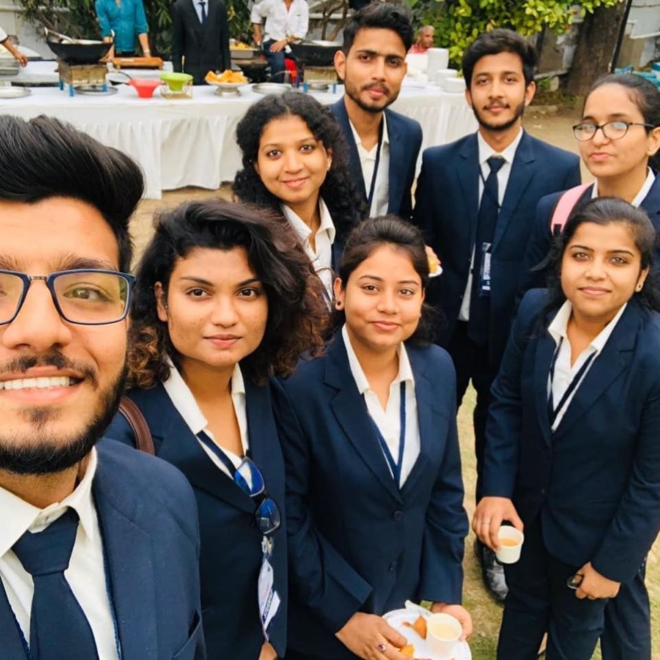 shanti_bschool's tweet photo. SBS students got 1st prize at Ideathon2020. It was YuvaSummit. Yi YUVA
#YIAhemedabad
#1st_winners🏆
#businessmodelinnovation #SBSAhmedabad #shantiBusinessSchool #Proud #Ideathon #YuvaSummit https://t.co/YJD6eGYXTo
