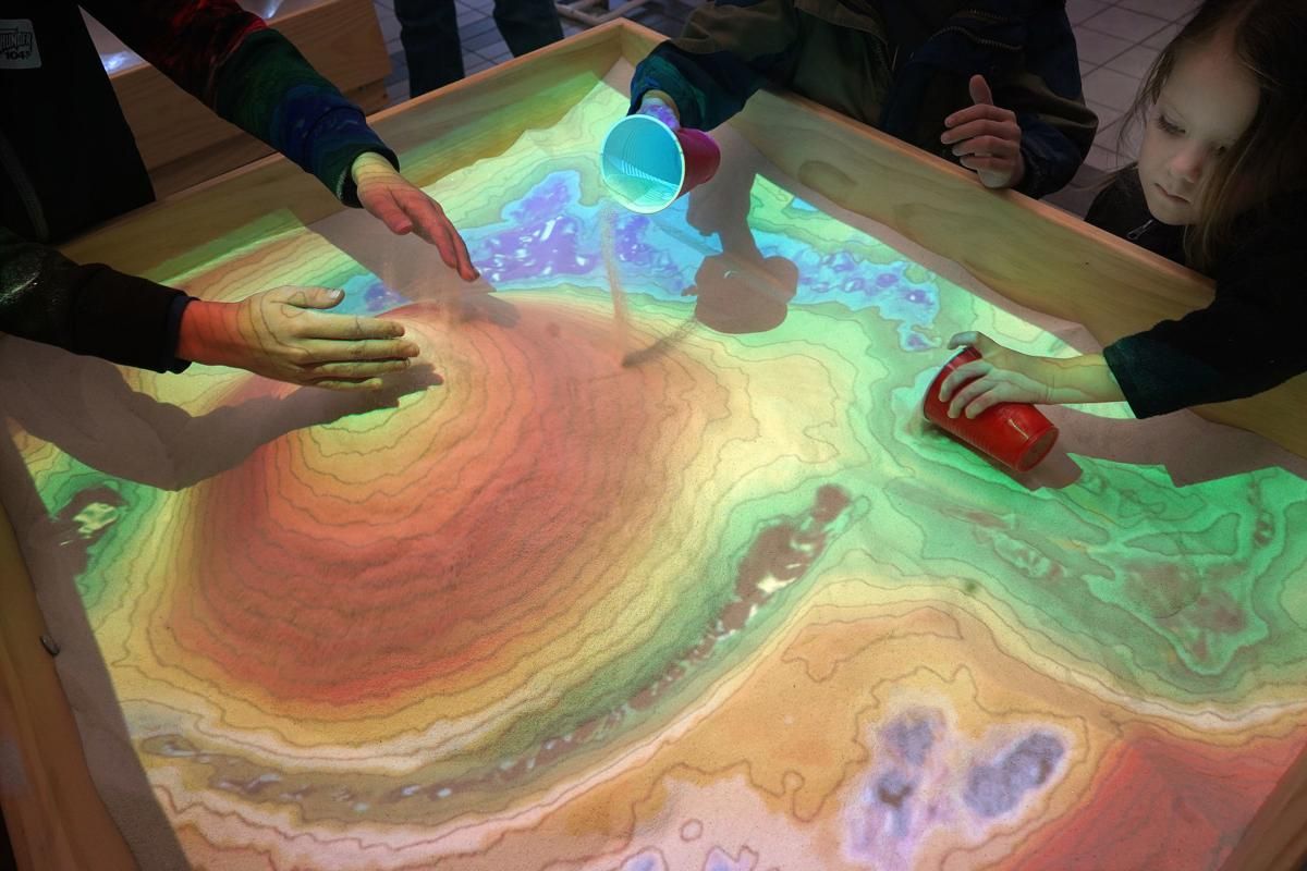 NewsInTheBurg's tweet photo. Summit shows off technology and science to youth
https://t.co/21kzFBgNAm https://t.co/VQSAtDKC6s