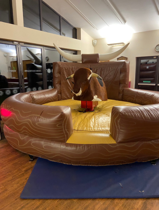 Ellacotts's tweet photo. Yee-haw cowboy! 🤠🌵

Who said accountants can’t have fun? 🤷

It was our tax team's turn to hold our latest staff social on Friday, they hosted a Wild West-themed one! 🏜🐎

We dressed in our best cowboy outfits, rode the rodeo bull, ate nachos and line danced all night long!🎉 https://t.co/rN9Maky0lT