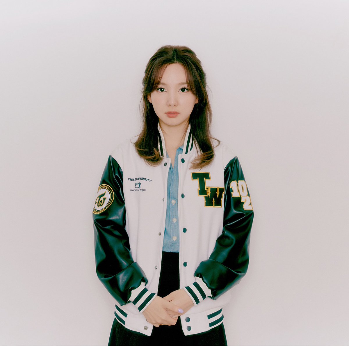 JYPETWICE's tweet photo. 새내기들아~우리 동아리에 가입해줄래?

#TWICE #트와이스 #TWICEUNIV_패션동아리 https://t.co/2MjCqOGctH