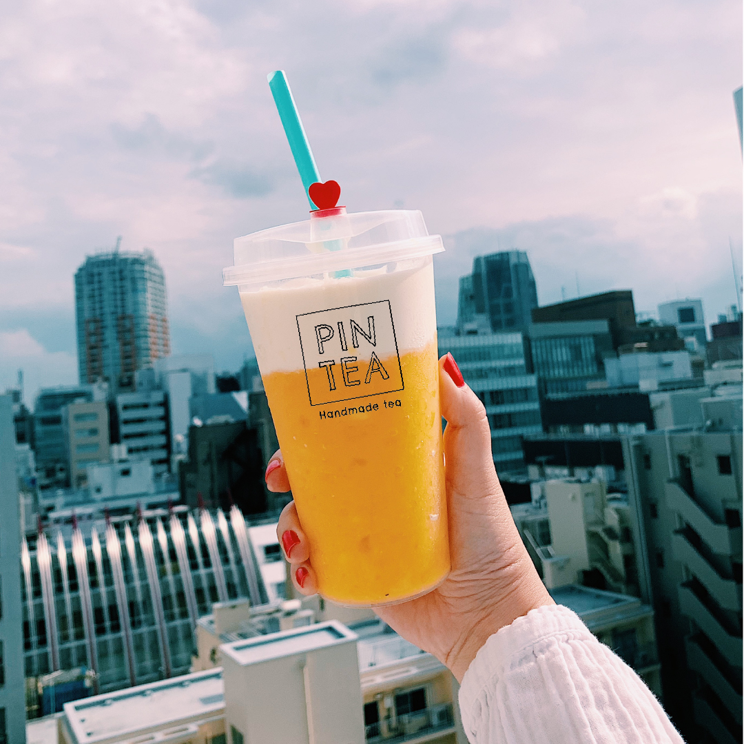 PINTEA_shibuya's tweet photo. PINTEAのチーズクリームは濃厚でふわとろ…！
パティシエこだわりの自信作、ぜひご賞味あれ〜！
#PINTEA #チーズティー #チーズフォーム #タピ活 #渋谷カフェ https://t.co/8v9PYvyFQ2