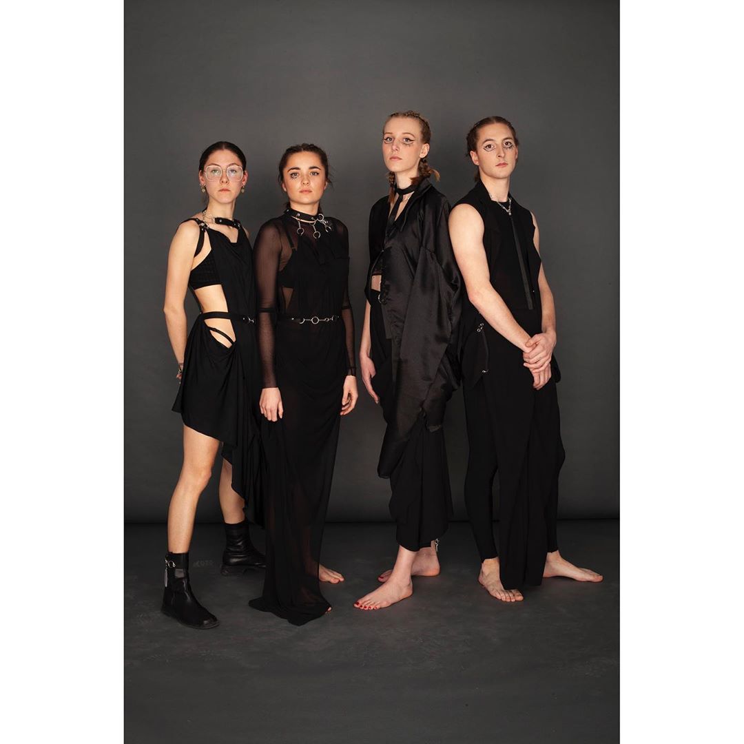ecoledeconde's tweet photo. Retour sur le défilé de mode des étudiants de l'École de Condé Paris
#ecoledeconde #contemporaryphotography #ecoledephoto #stylisme #style #mode #fashion #design #designer #fashiondesign #designerdemode #fashionschool #fashionphotography #studiophotography https://t.co/sXCdsrG5Uc