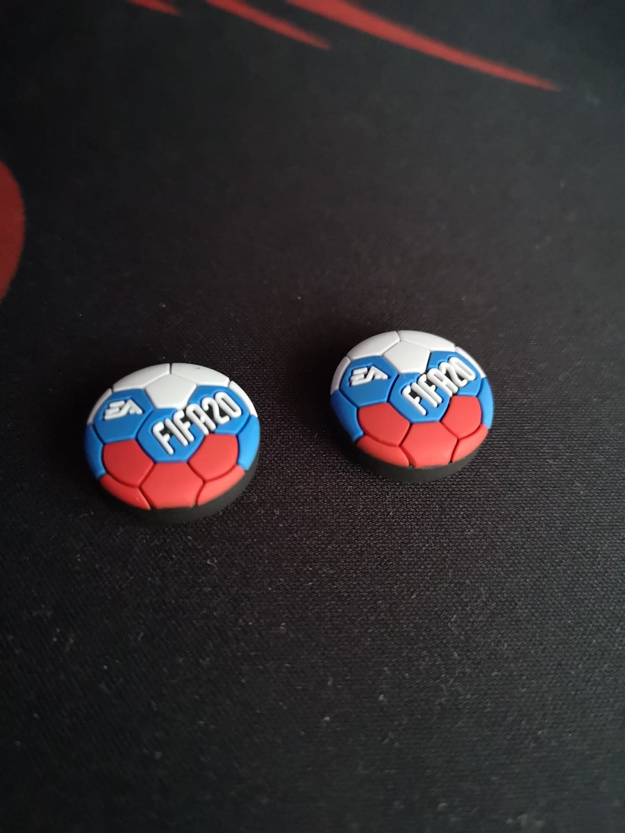 Premio al equipo ganador enviado!!

#torneopatanegra
<a href="/thelolesgarcia/">Loles Garcia</a>
<a href="/x_MAKELELE_x/">MAKELELE</a>
<a href="/SPORK_TEAM/">SPORK TEAM</a> 

@FenixeSportsES 
Dos grips de fifa 20 para cada jugador del equipo ganador!

En breves los tendreis en casa, enhorabuena!!