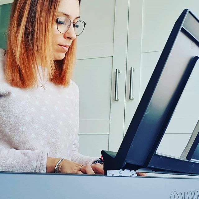 Tocaremos más fuerte que el viento y volverá la calma a nuestras vidas. ❤
.
.
Pd: Sí, voy en pijama rosa con lunares blancos y me rechifla.😜
.
.
#seguimoscreciendo #música #lamúsicaesmivida #agradecida #juntospodemoscontodo #vientonomolasnada #traini… ift.tt/2TsxRDD