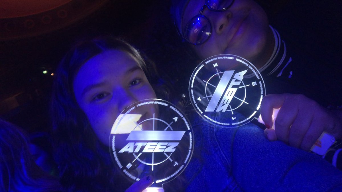 boosimps04's tweet photo. @O2 I would take my friend Vinnie @honeyhuimang because concerts are something that make us really happy and I would love to make amazing memories throughout the year with her✨ #O2BlueTicket https://t.co/xodM79k5xd