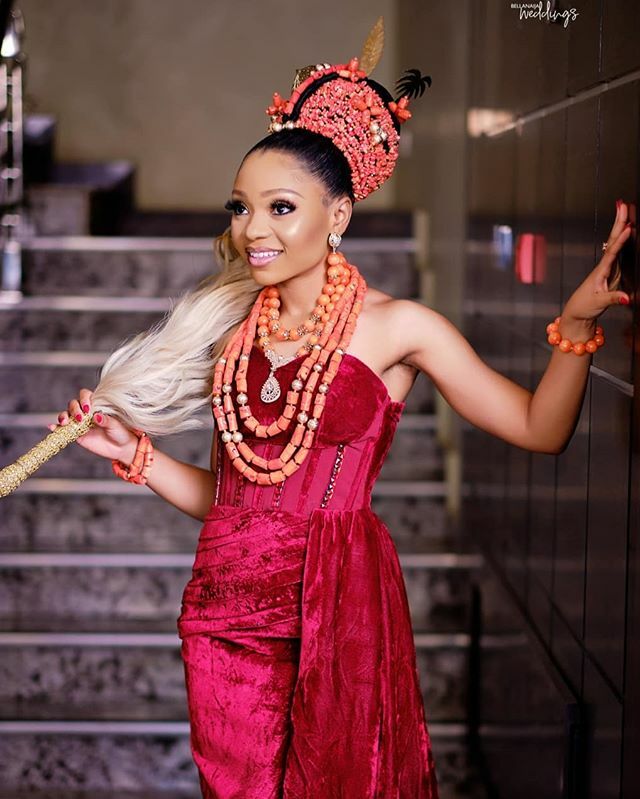 BellaNaijaWed's tweet photo. Edo queen Lilian
#LISH2020
See more on https://t.co/XIdyE19QLs or link in bio.
Photography: @keziie
Planner: @etaleventsng
Makeup: @rtmbeautyandmakeupstudio
Hairstyling: @marieghold
Beads: @glambeadsbyseline
Outfit: @elanfashion_ng
#BellaNaijaWeddings https://t.co/gAkR3cVh8W