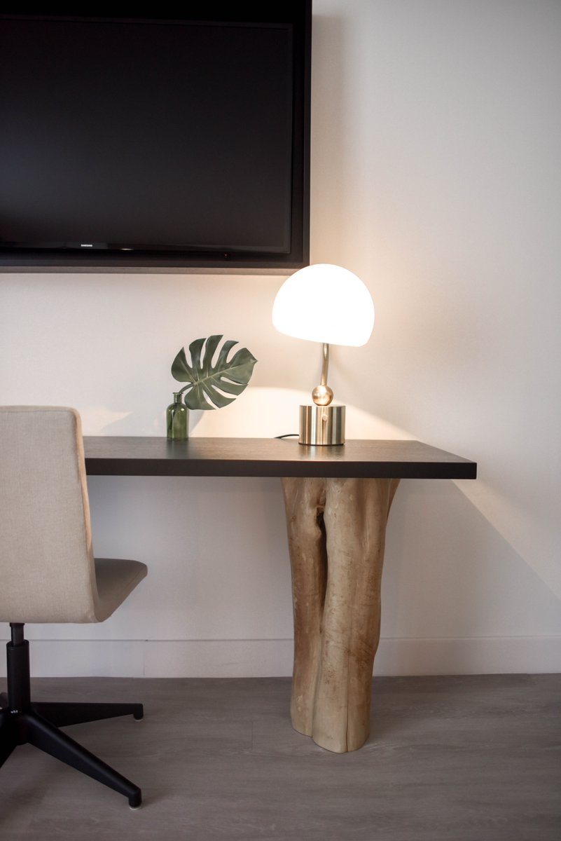 futureworksSL1's tweet photo. According to this report from @WeAreUnily, #TheFutureWorkplace will see self-cleaning desks and smart textiles that double as air fresheners! Find out more about #futureworking - https://t.co/V9pmKo9lK0 https://t.co/WYF8FGOAZi