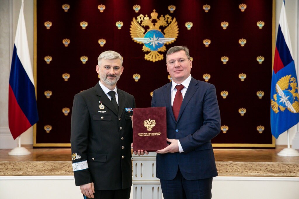 interpgups's tweet photo. Minister of Transport of the Russian Federation E.I. Ditrich solemnly presented to the Rector of the PGUPS A.Yu. Panychev memorial sign "In commemoration of the 210th anniversary of the transport department and transport education".
#pgups #пгупс https://t.co/J6rmBVm7Mr