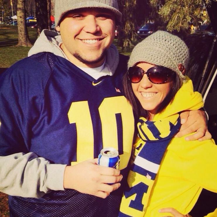 KLee04's tweet photo. One of my all time faves @Rhy_Rog #BirthMonth #cheesytots #bdaybuds #hang https://t.co/15nvJIdkB4