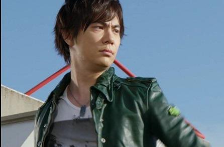 クロス イエローのサポートメカを演じ 自らもグリーンとなり 吹き替えでブラックを演じ ウルトラマンのボスキャラとなり 人気 アニソン歌手を嫁にした男