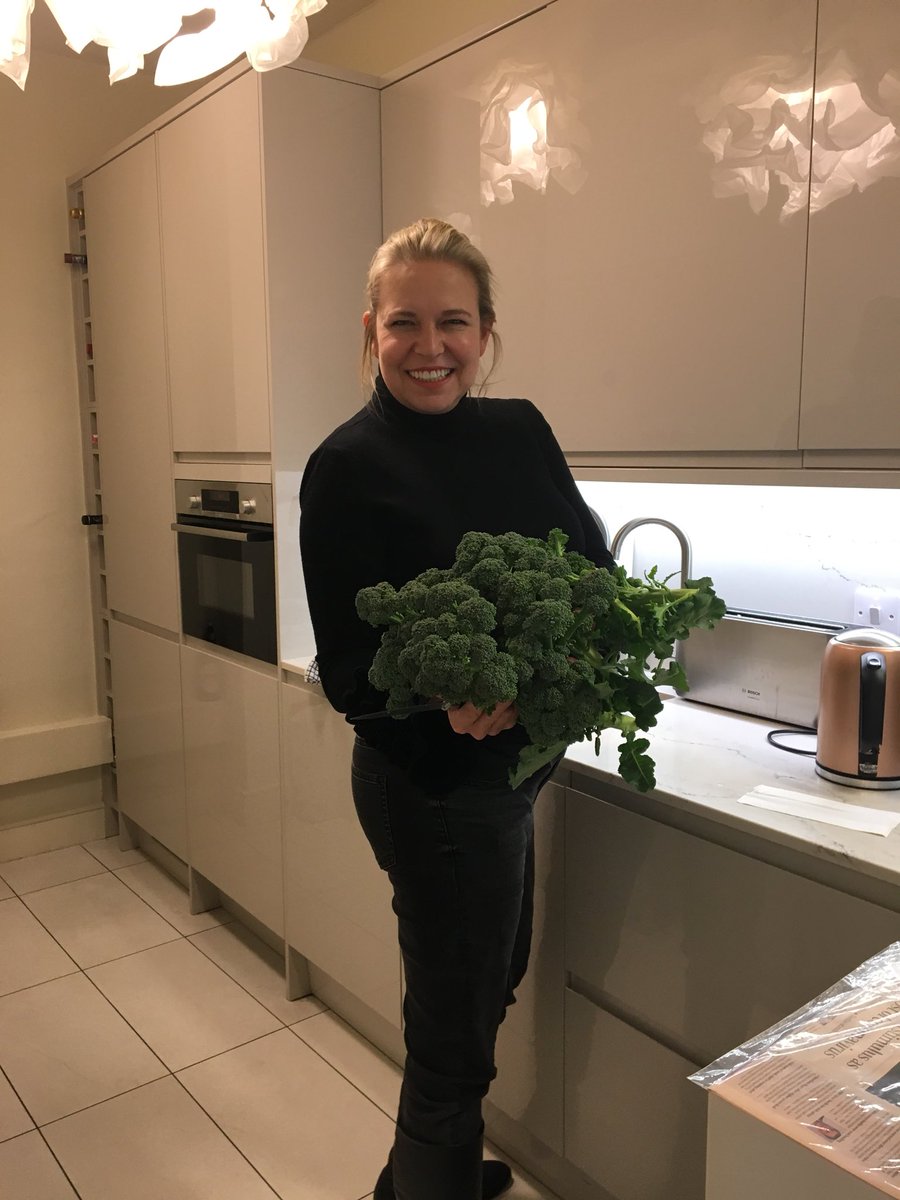Top boss award goes to Ariane Steinbeck for cooking us some yummy lunch made from veggies grown on our terrace! Look at that brocoli 😍