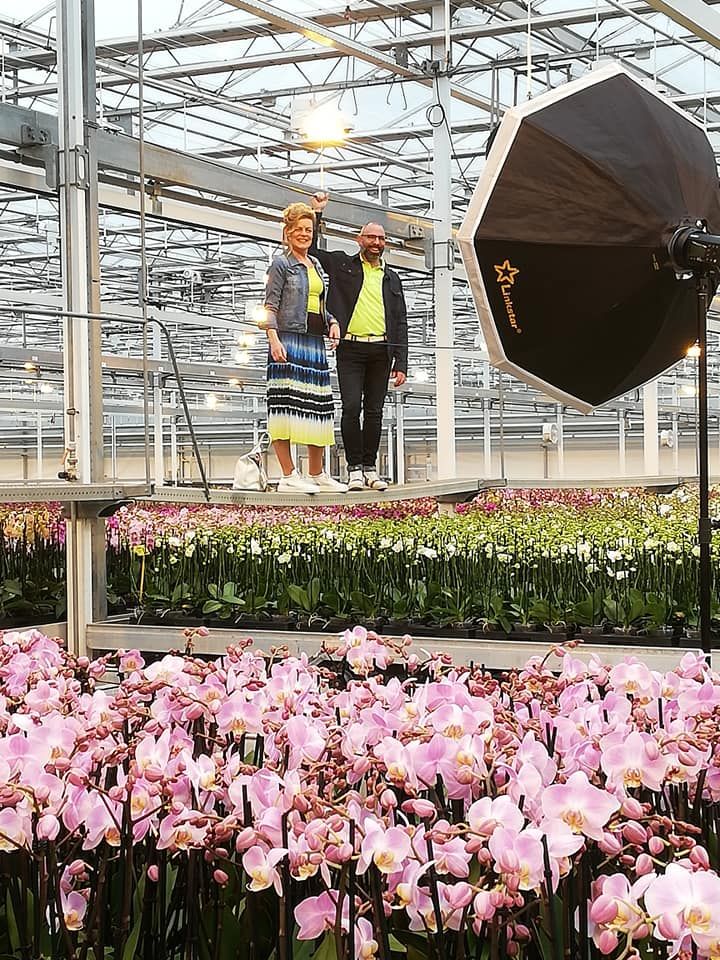 HoogBos's tweet photo. Sneek peek...
Today this new spring collection is being fotographed for magazine Olivier! Beautiful clothing on a colorful background of orchids. #HoogBos #olivier #moodforshoes #bijcora #fotolux #GorgeousGold #orchids https://t.co/DzBnEMLhlR