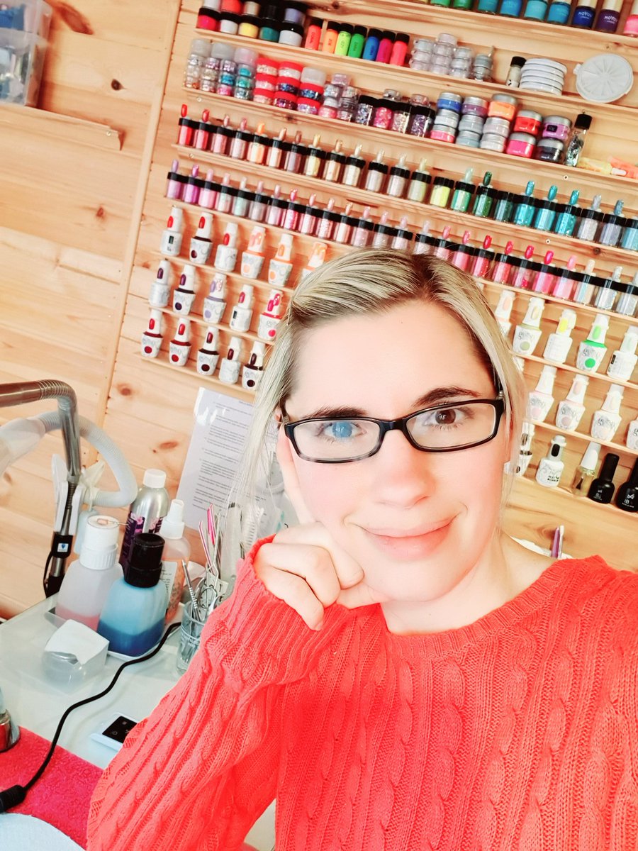 Fresh start to a fresh week! 

Busy busy busy today! What a stunning backdrop for a photo.
#gelish #lecente #ibx #structuregel
<a href="/locateyourlook/">Locate Your Look</a> <a href="/lovelecente/">Lecenté™</a> <a href="/famousnames/">Famous Names</a> @